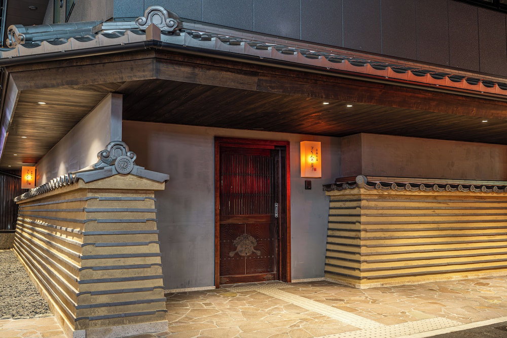 Kyoto no Yado Gion no Tsuki, Japan