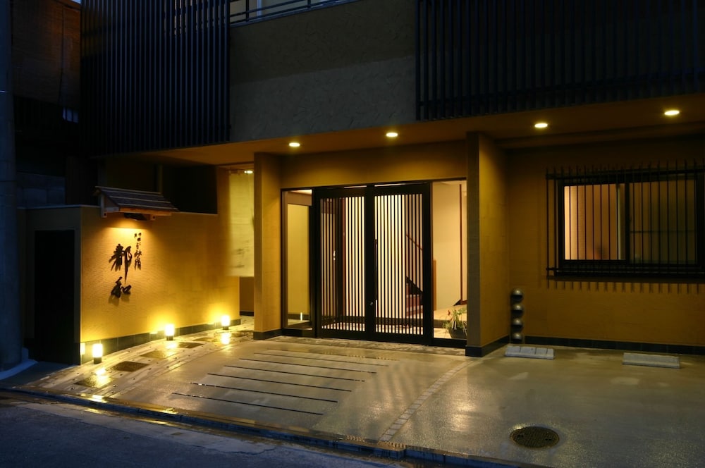 Nagomiyado Towa, Japan