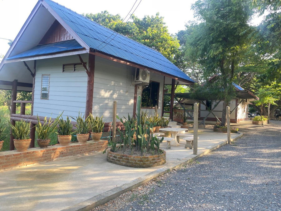 Rain Tree Cafe & Homestay, Uthai Thani, Thailand