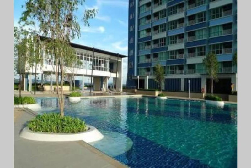 Relaxing Beachfront Suite, Jomtien Beach, Thailand