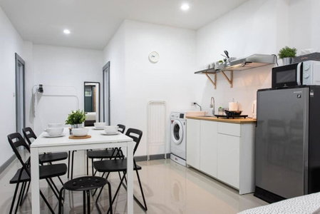 P1 Silom Pan large room full kitchen WIFI 4-6pax, Bangkok, Thailand