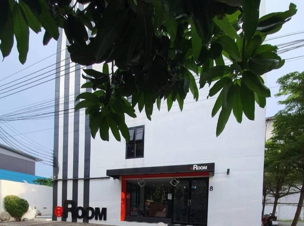 Hotel · @Room Apartment, Ban Song Krathiam