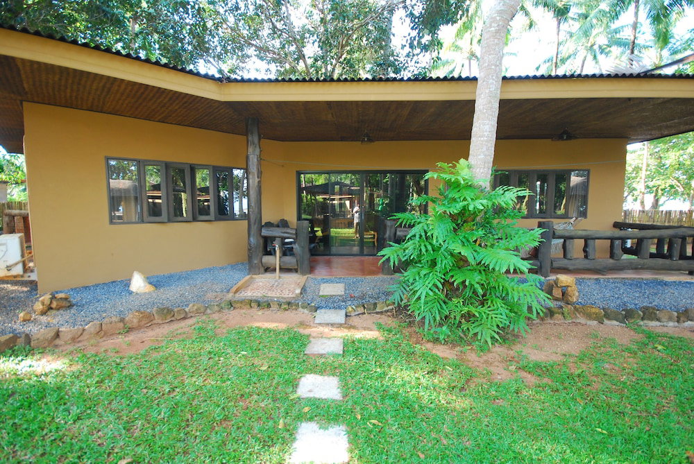 Hotel · Melina's Beach Front Bungalow, Krabi