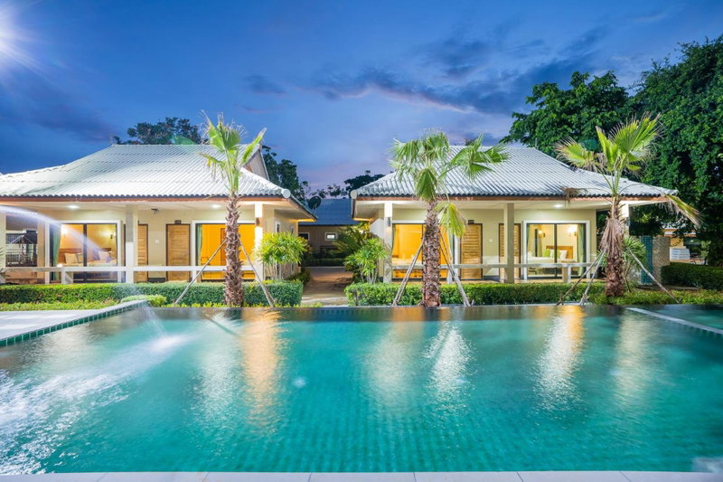 Tontan Resort Cha-am, Cha Am Beach, Thailand