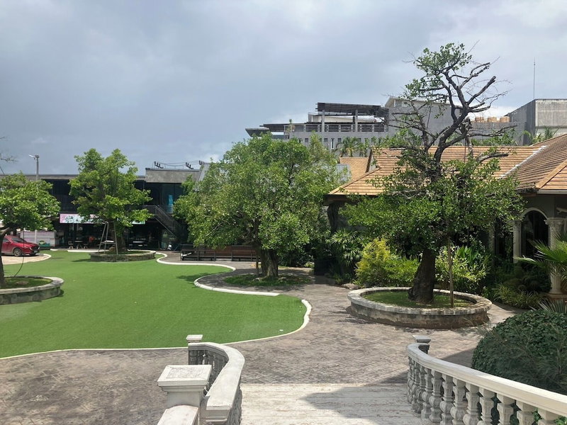 The O Valley Hotel, Phunphin, Thailand