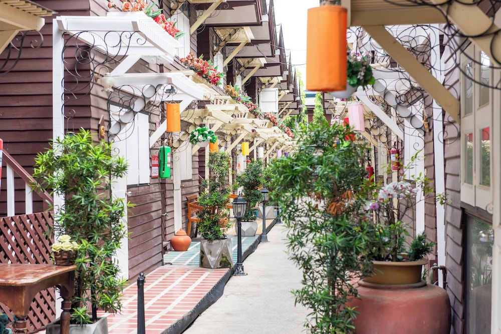 Hotel · Resort Bangphlat, Bangkok