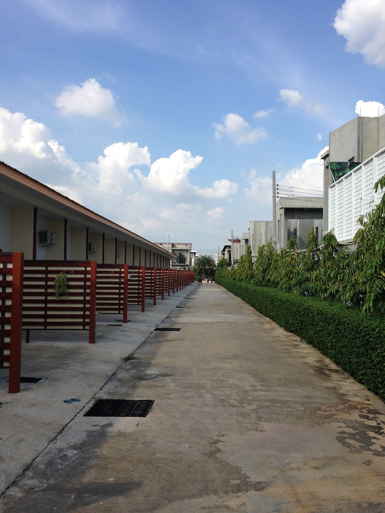Hotel · Friend's House Resort, Bangkok