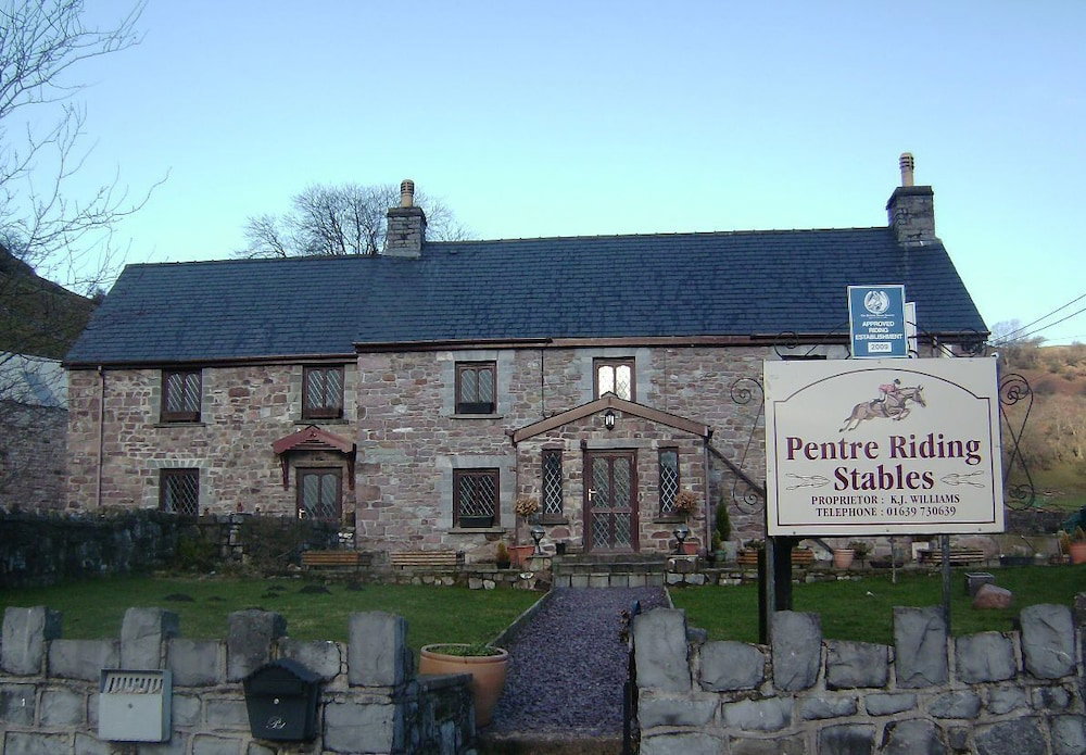 Hotel · Pentre Riding Stable and Accommodation, Swansea