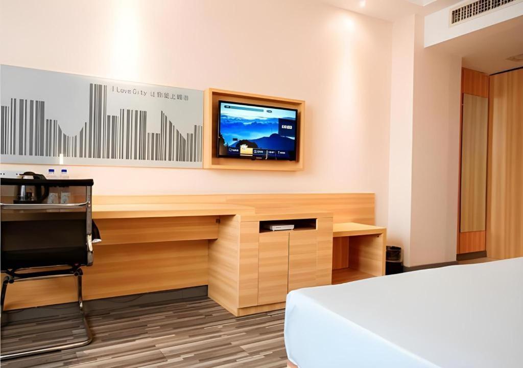 Hotel · City Comfort Inn Xianning South Station Wanda, Wenquanzhen