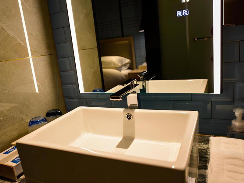 Echarm Hotel Kunming High-speed Railway South Station Chunrong Street Metro Station, Kunming, China