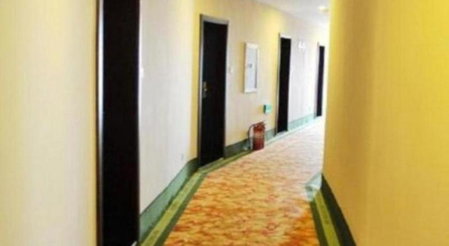 GreenTree Inn Qingdao Licang Shuyan Road Daweng Square Express Hotel, Laoshan, China