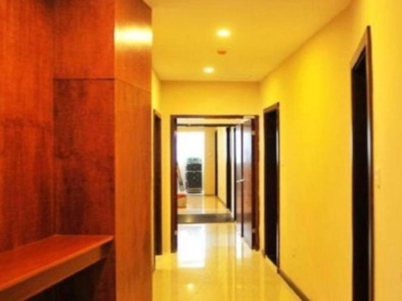 GreenTree Inn Qingdao Licang Shuyan Road Daweng Square Express Hotel, Laoshan, China