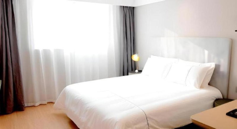 Magnotel Hotel Xuzhou Xinxin Yurun Plaza Zhongwu Road, Xinyi, China