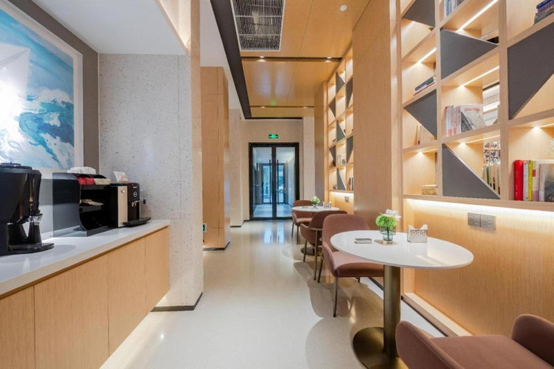 Home Inn Plus Shanghai Pudong Airport Chuansha Branch, Shanghai, China