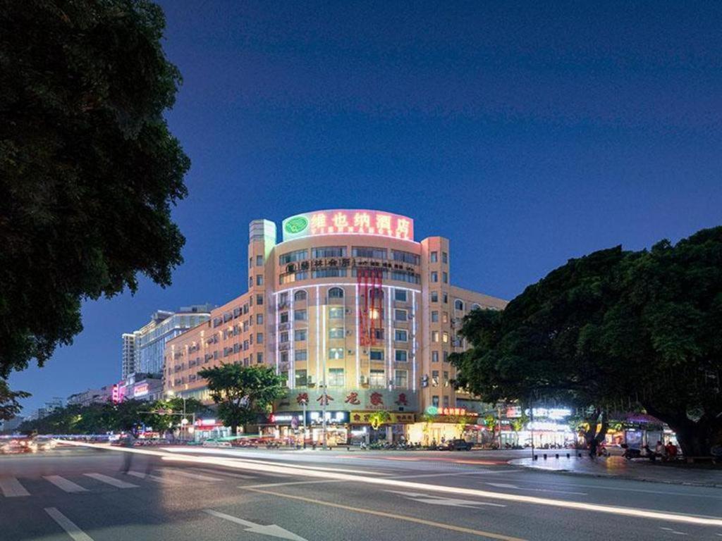 Vienna Hotel Guangxi Zhongshan Central Plaza West High-Speed Railway Station, China