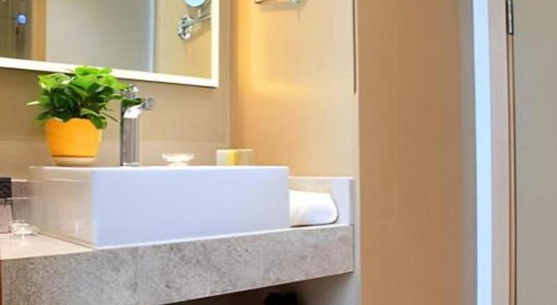 Home Inn Plus Shanghai Middle Ring Jinshajiang Road Fengzhuang Metro Station, Shanghai, China
