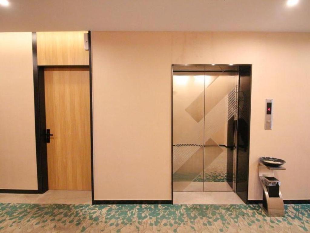 Hotel · Green Tree Inn Jiangsu Changshu Southeast Yuyue Square, Gujiashuigou