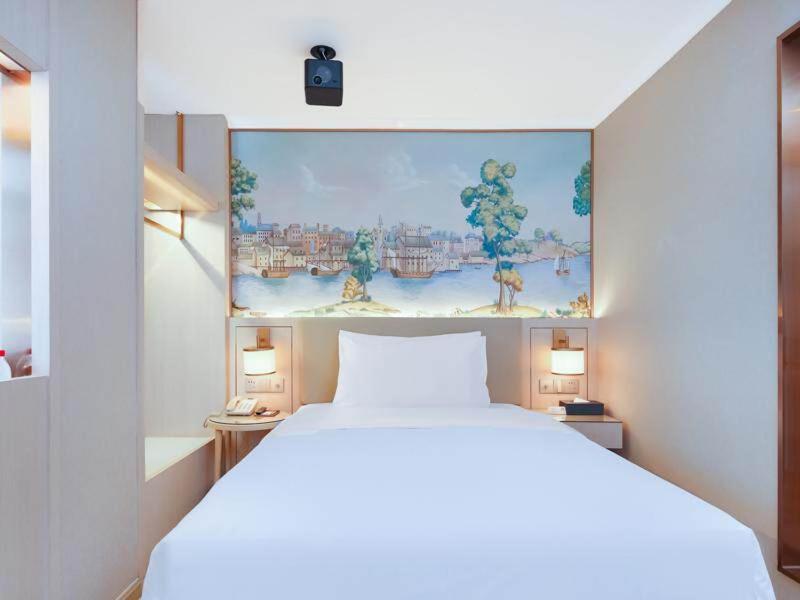 Vienna Hotel Changsha Yuelu Mountain University city Xihu Park, Changsha, China