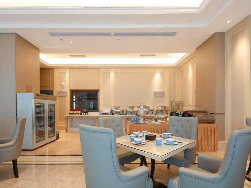 Vienna Hotel Changsha Yuelu Mountain University city Xihu Park, Changsha, China