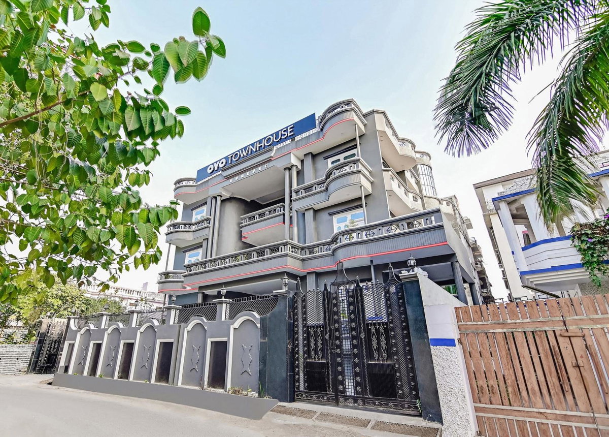 Hotel · Super OYO Townhouse Vijay Khand Gomti Nagar, Lucknow