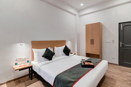 Super OYO Townhouse Vijay Khand Gomti Nagar, Lucknow, India