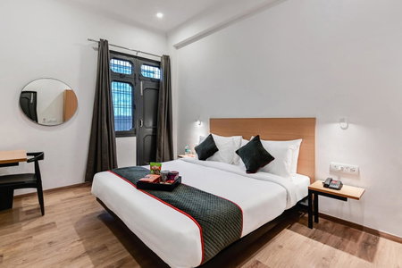 Super OYO Townhouse Vijay Khand Gomti Nagar, Lucknow, India