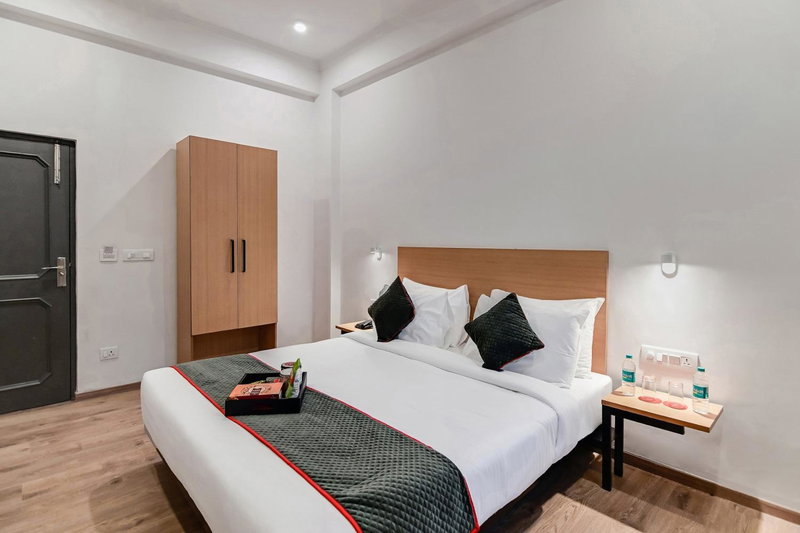 Super OYO Townhouse Vijay Khand Gomti Nagar, Lucknow, India
