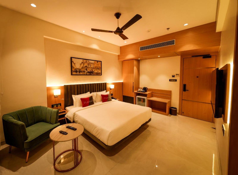 Scarlet, Indore, India