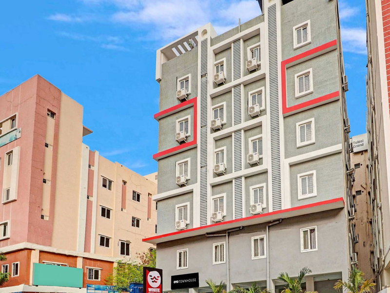 Townhouse White Ridge KPHB OPP JNTU, Kukatpalli, India