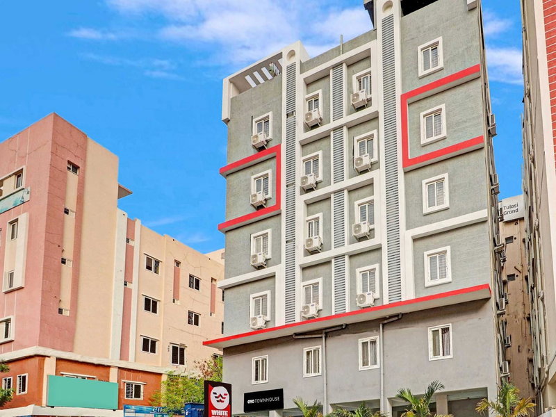Townhouse White Ridge KPHB OPP JNTU, Kukatpalli, India