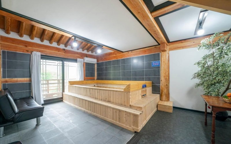 Gyeongju Palace Pool Villa Pension, Gyeongju, South Korea