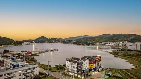 Geojedo Modern 239 Pension Spa, Netflix, Munhwanuri, Geoje, South Korea