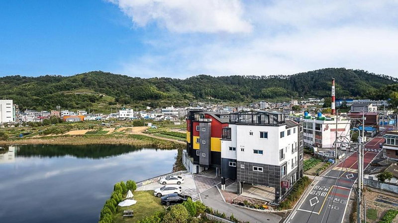 Geojedo Modern 239 Pension Spa, Netflix, Munhwanuri, Geoje, South Korea