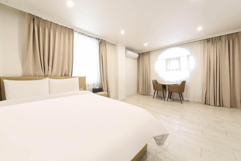 Starry Night Motel, Sokcho, South Korea