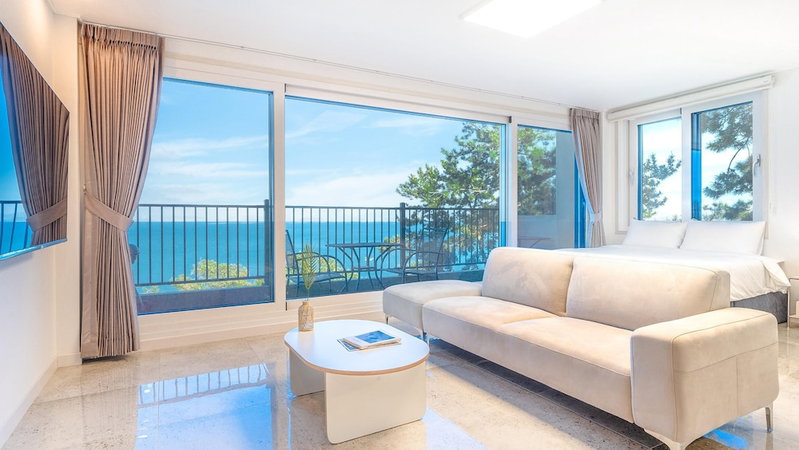 Yeosu Rebeu183184 Oceanview Pension, Yeosu, South Korea