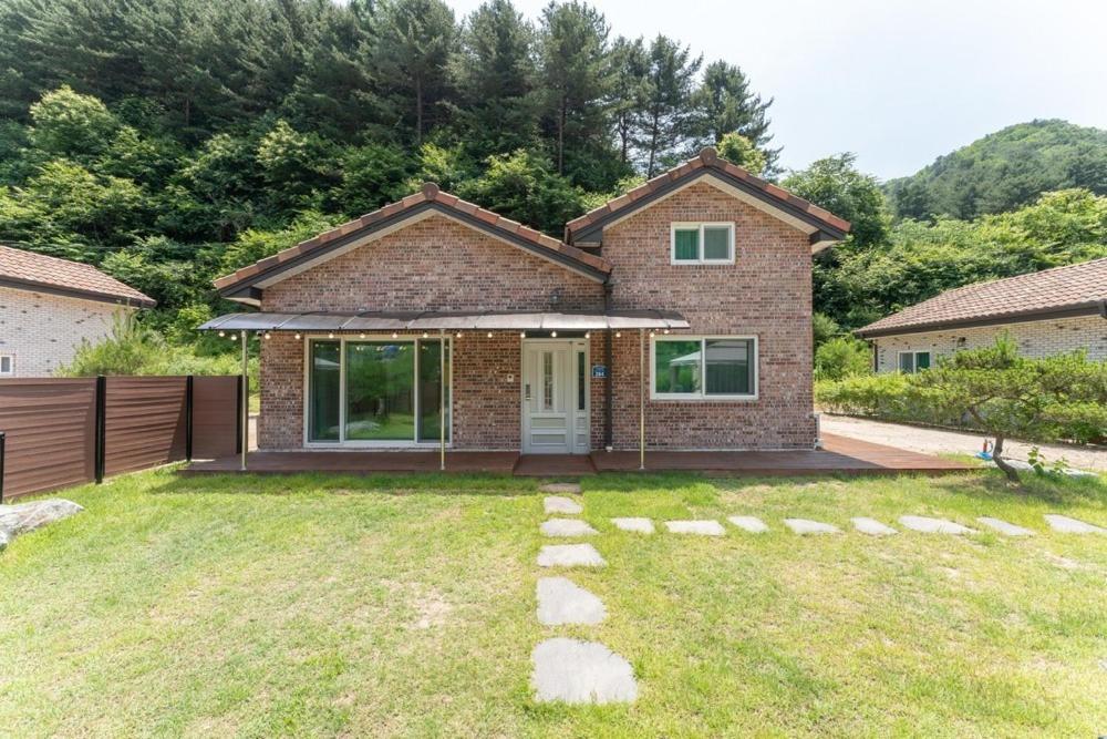 Chuncheon Private House Small House in the Forest 2, South Korea