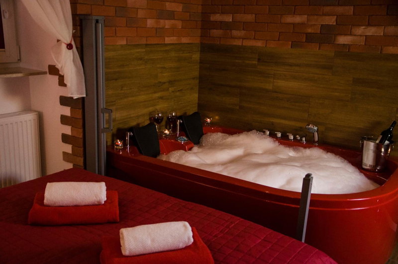 Jacuzzi Apartment Red, Kraków, Poland