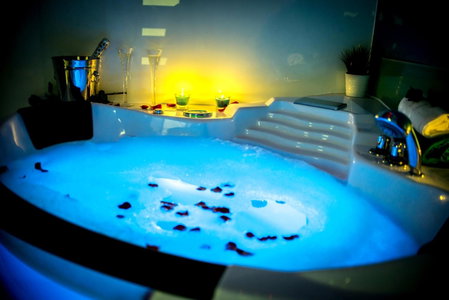 Jacuzzi Apartment Zen, Kraków, Poland