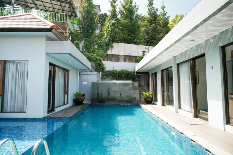 Kirei Mountain View Villa 7 Bedrooms With a Private Heated Swimming Pool, Bandung, Indonesia