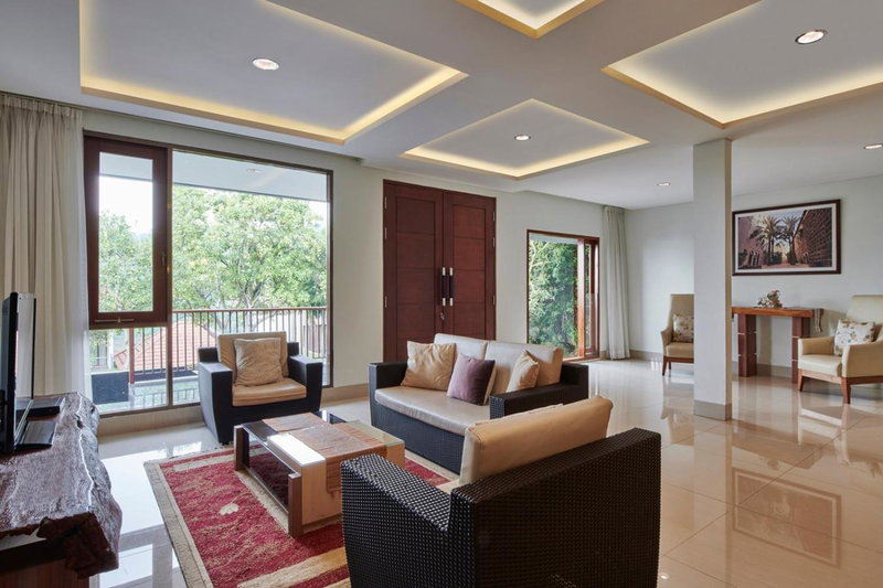 Kirei Mountain View Villa 7 Bedrooms With a Private Heated Swimming Pool, Bandung, Indonesia