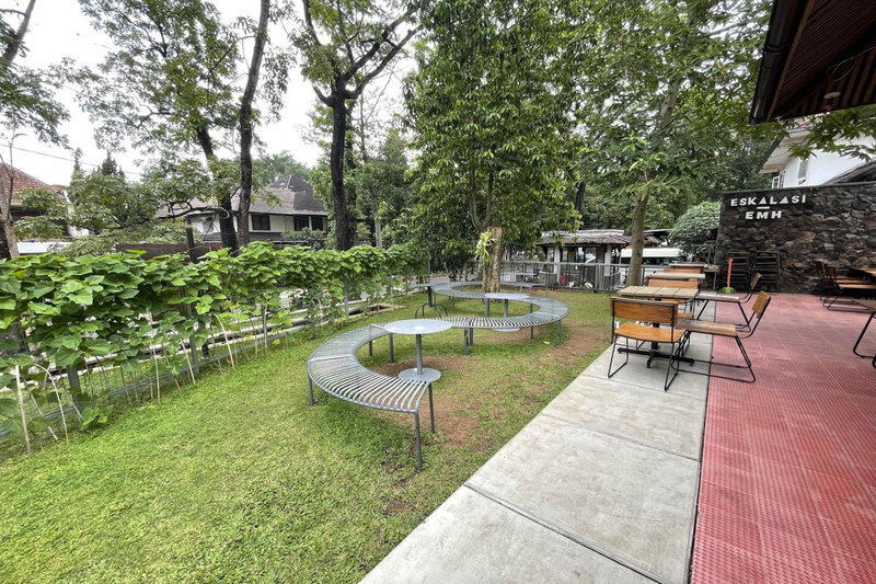 Emaki Bumi Singgah, Bandung, Indonesia