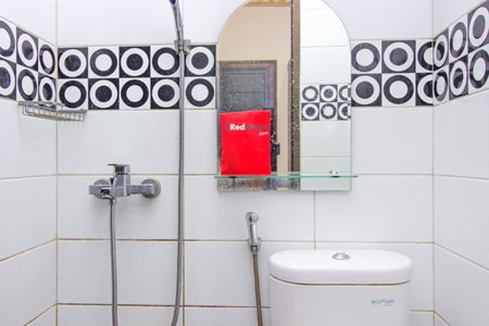 RedDoorz Plus near Isola UPI, Bandung, Indonesia