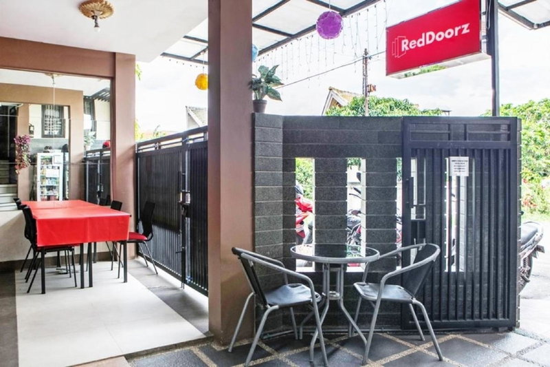 RedDoorz Plus near Isola UPI, Bandung, Indonesia