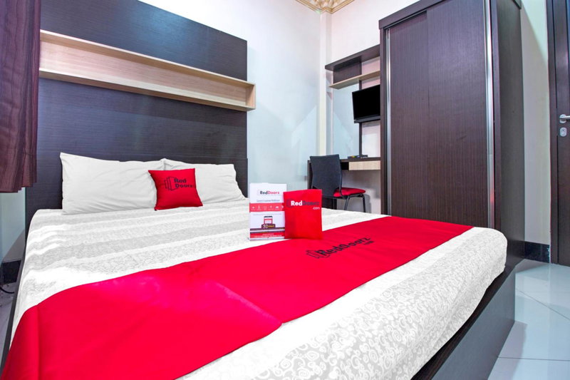 RedDoorz Plus near Isola UPI, Bandung, Indonesia