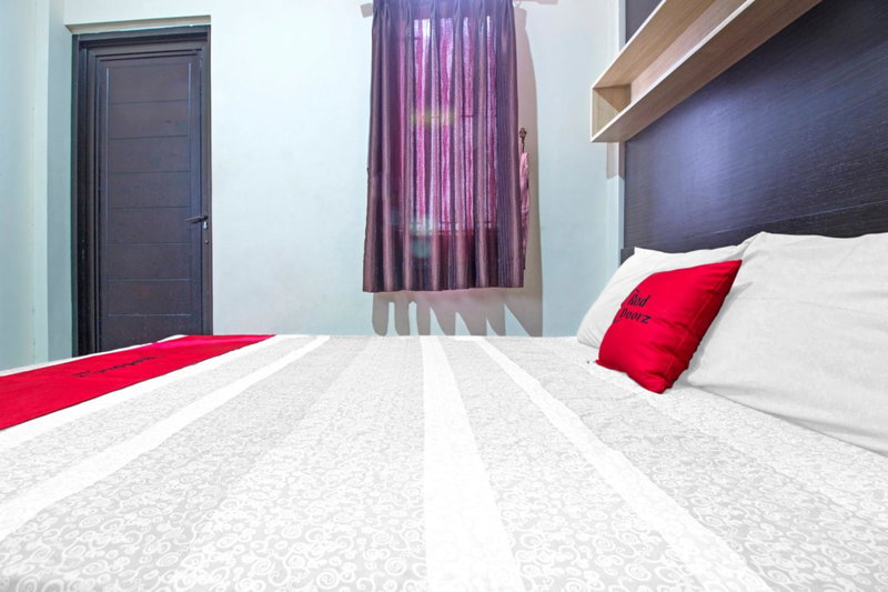 RedDoorz Plus near Isola UPI, Bandung, Indonesia