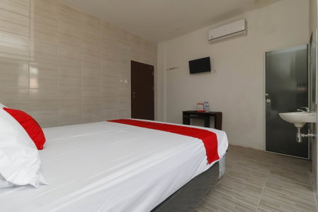 RedDoorz Plus near RS Royal Prima, Medan, Indonesia