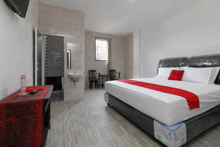 RedDoorz Plus near RS Royal Prima, Medan, Indonesia