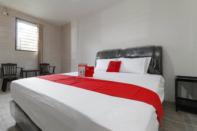RedDoorz Plus near RS Royal Prima, Medan, Indonesia