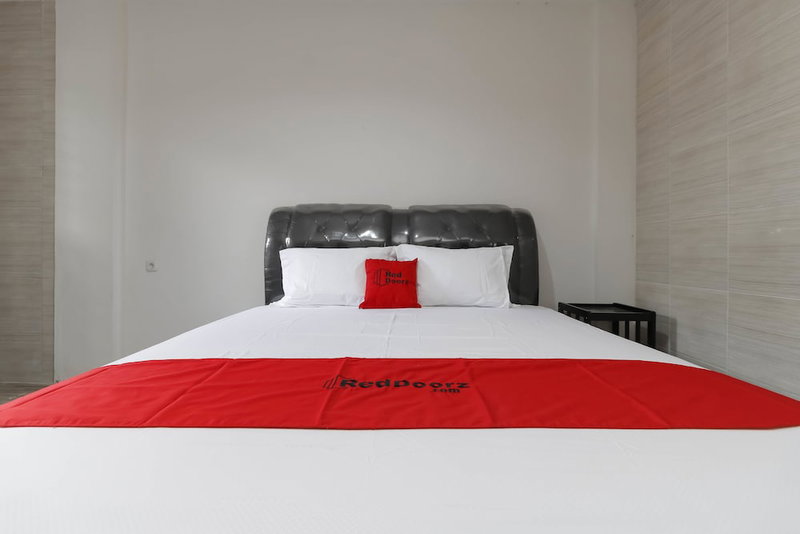 RedDoorz Plus near RS Royal Prima, Medan, Indonesia