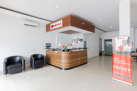 RedDoorz Plus near Living Plaza Jababeka, Bekasi, Indonesia